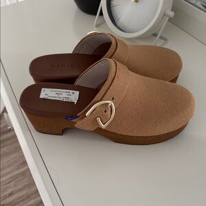 New Rothy's Tan Buckle Mules women size 9